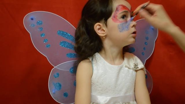 Яся превращается с помощью грима в бабочку.☀ Yasya turns with makeup into a butterfly☀ смотреть онлайн