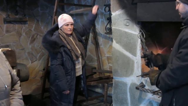 Раздувание огня мехами смотреть онлайн