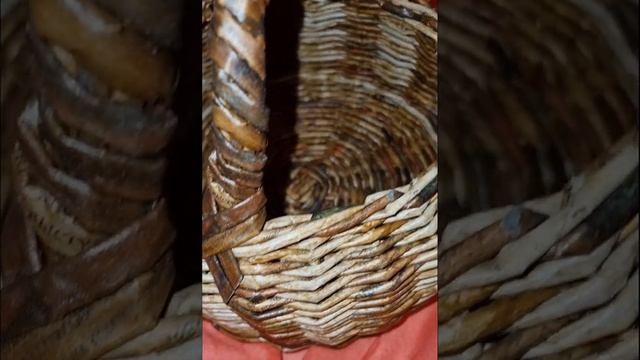 Вариант подарка.Корзина, плетёная из бумажной лозы.Плетение из газетных трубочек. Плетёная корзин смотреть онлайн