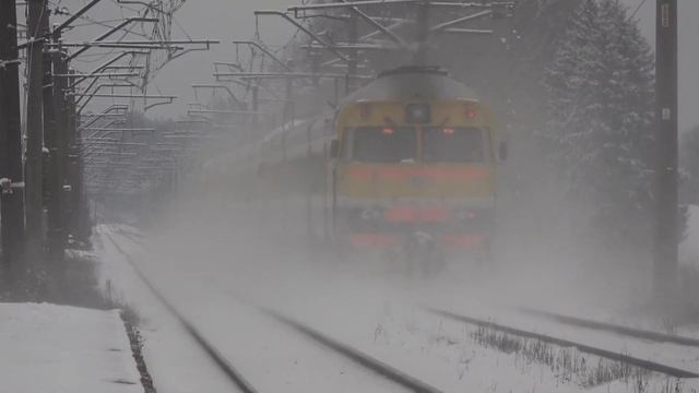Поезда Зимой в Саулкалне! | Зимний Сборник Поездов на Латвийской Железной Дороге смотреть онлайн