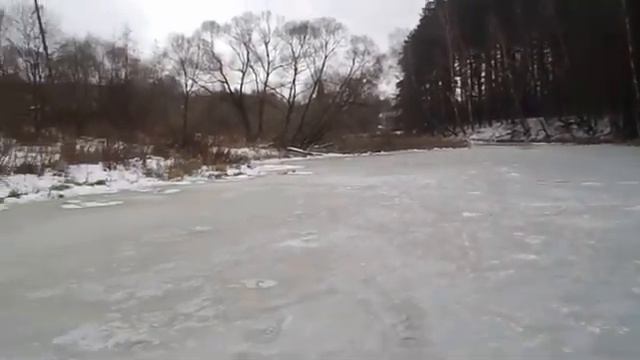 Первый выход на лед в этом году.Зимняя рыбалка.Река Петрица.Сосновка.Видео отчет смотреть онлайн