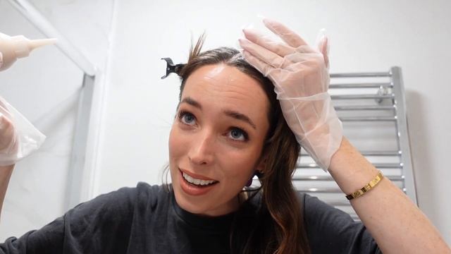 HOW TO COLOUR YOUR HAIR AT HOME | Clairol Natural Instincts Semi Permanent hair dye tutorial & tips смотреть онлайн