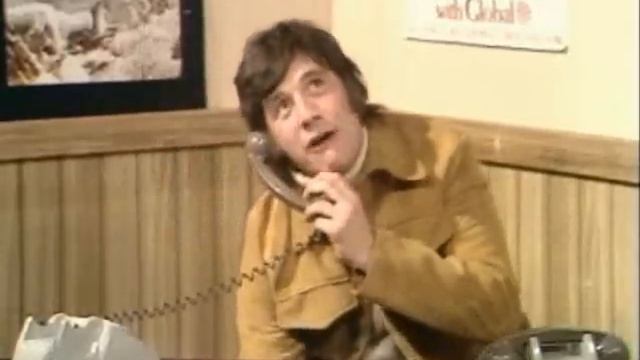 Monty Python - Travel agent sketch & theory of the brontosaurus смотреть онлайн