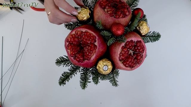 Взяли гранат и сделали зимний фруктовый букет. Букет из граната. Поделки и подарки своими руками. смотреть онлайн