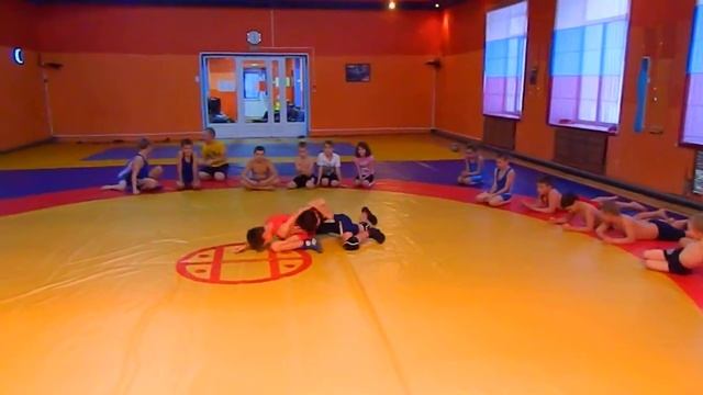 Анжеро - Судженск Вольная Борьба. Тренировка младшая группа СК "Юность" Пирамида смотреть онлайн