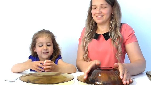 ОБЫЧНАЯ ЕДА ВАРЁНАЯ против СЫРОЙ Челлендж сырые ЯЙЦА пробуем Видео для детей от канала #Алиса смотреть онлайн