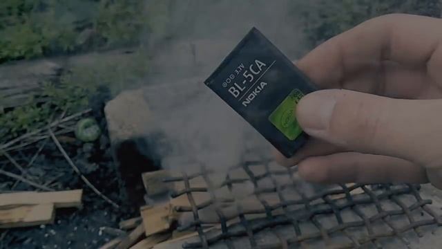 КАК ВЗОРВАТЬ АККУМУЛЯТОР МОБИЛЬНОГО ТЕЛЕФОНА! смотреть онлайн