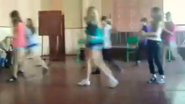 Танец "Ру-ру-ру" на 8 марта в школе 7 класс (2014 год) Комиссаровка смотреть онлайн