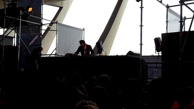 Erol Alkan playing Mumbai Science - Lotus @ Brodinski All Day Long / Nuits Sonores 2011 смотреть онлайн