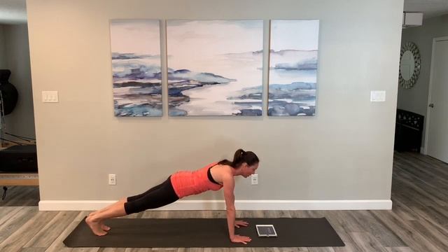 10 Minutes of Planks - Pilates Mat Class (No Props Needed) смотреть онлайн