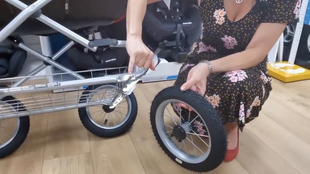 Removing wheel on an Emmaljunga Chassis - Baby Lady, Canterbury смотреть онлайн