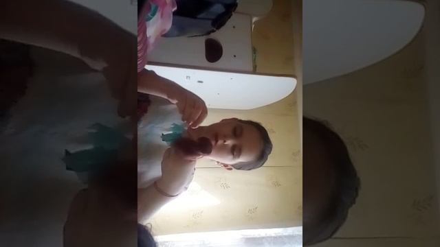 Как сшить платье (блузку) для куклы без ниток без клея. смотреть онлайн