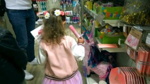 4 000 000 Subs Гигантская собака конфета Шарики у 4-х летней Кати Giant candy Ba