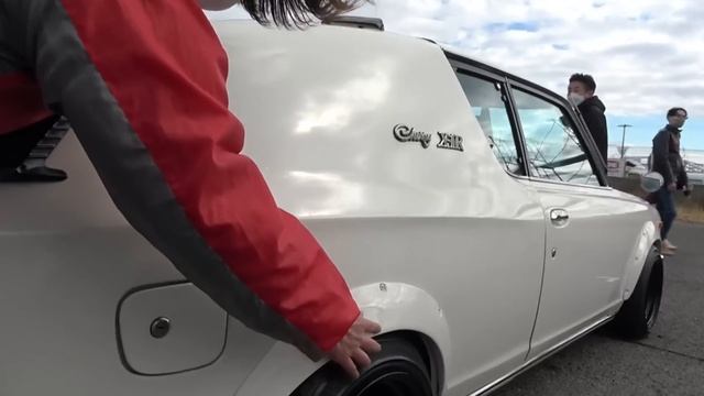 【旧車】絶滅危惧種のチェリーX-1R ホイールマニアが製作した究極のフォルムは絶景！極上コンディションはオーナーのチェリー愛ゆえの賜物だ【1974 NISSAN CHERRY 1200X-1R】 смотреть онлайн