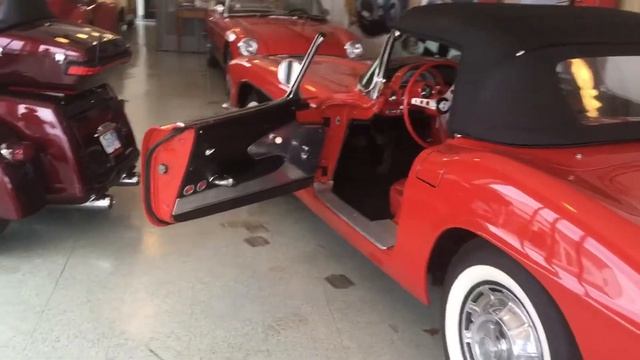 1961 Chevrolet Corvette смотреть онлайн