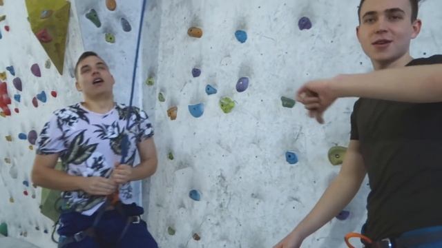 "Мы покорили ЭВЕРЕСТ" ПОКА МОЛОДОЙ. смотреть онлайн