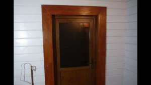 Обналичка двери в доме из бруса