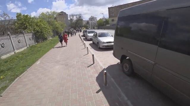 Прогулки по Киеву. Прогулка в День Победы. Памятник военным летчикам. 9 мая 2021 смотреть онлайн