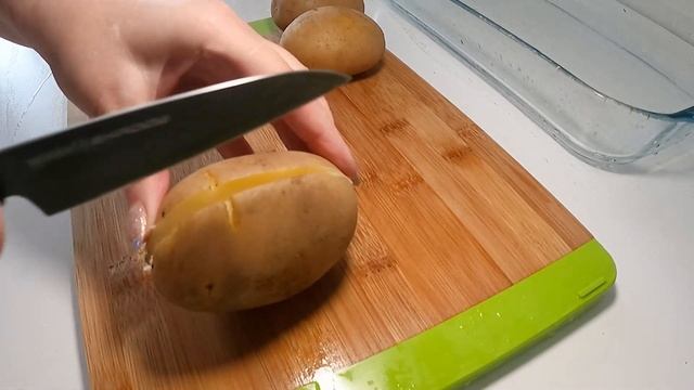 Пожалуй самая вкусная картошка в духовке! Эту картошку обязан попробовать каждый! смотреть онлайн