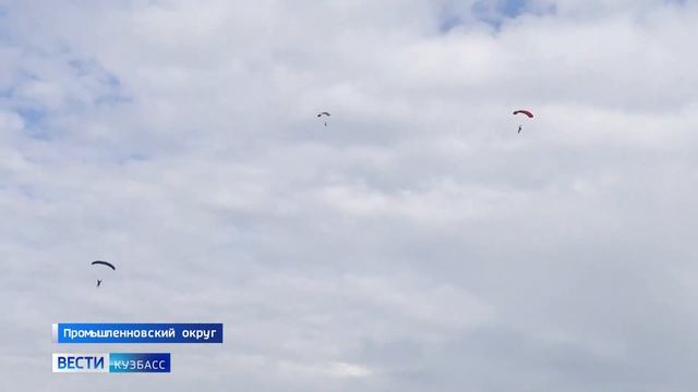 На волоске: на Танае инструктор спас девушку, у которой не раскрылся парашют смотреть онлайн