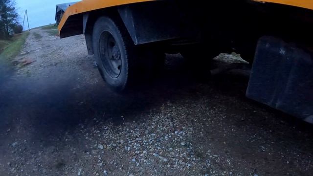 Old cold smoky tow truck Ford Cargo 1011 смотреть онлайн