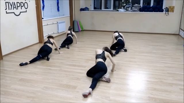 Strip ЛУАРРО Two Feet Go Fuck Yourself смотреть онлайн