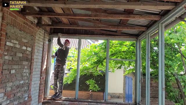 КУПИЛИ УБИТЫЙ ДОМ И ВОССТАНАВЛИВАЕМ ЕГО ЖЕСТЬОСТАЛИСЬ БЕЗ КРЫШЫ смотреть онлайн