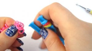 ПОМПОН из резинок на рогатке без станка. Брелок из резинок