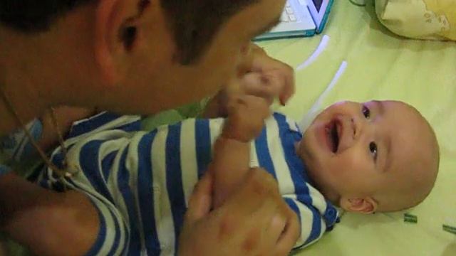 Даня смеется в 5,5 месяцев смотреть онлайн