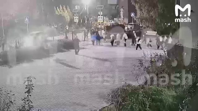 В школе Ейска, рядом с которой упал самолет, приостановлен учебный процесс смотреть онлайн
