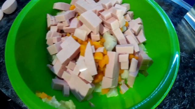 ОЛИВЬЕ//ОЛИВЬЕ СО СВЕЖИМ ОГУРЦОМ//НОВЫЙ РЕЦЕПТ ОЛИВЬЕ смотреть онлайн