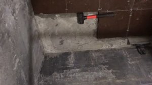 Укладка плитки в погребе.