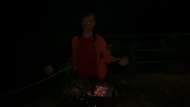 VLOG : УСТРОИЛСЯ РАБОТАТЬ ШАШЛЫЧНИКОМ ! КАК ЗАРАБОТАТЬ ДЕНЕГ НА ВЕЧЕРИНКИ ? смотреть онлайн