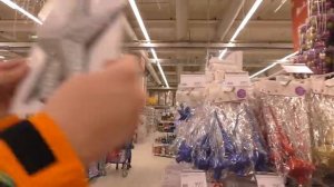 Кот Кевин в огромном Ашане перед Новым Годом! С котом вход разрешён!