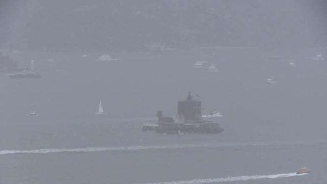 Sydney Harbour - View over Fort Denison смотреть онлайн
