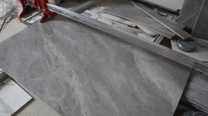 Процесс укладки керамогранита на пол 1200 на 600 Часть 3.