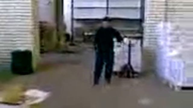 Колян летает лучше всех!!! ТД Мегаполис г.Ставрополь смотреть онлайн