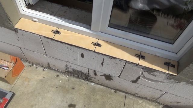 Первый опыт кладки плитки в ванной на полу.