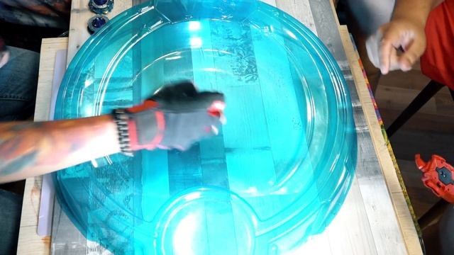ВЕСЬ ДЕНЬ играю в Бейблэйд с БЕЙЗОНОМ Beyblade Burst смотреть онлайн
