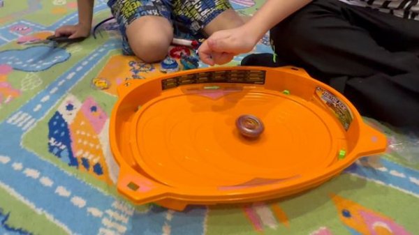 Распаковка волчков БейБЛЕЙД (BeYBLADE) CH-Z ACHILLES.00.Dm