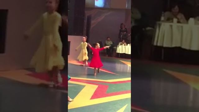 Спортивно-бальные танцы дети СОЛО. Танец Самба смотреть онлайн