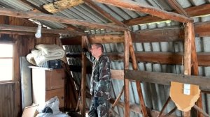 НАЧИНАЕМ БЮДЖЕТНЫЙ РЕМОНТ МАНСАРДЫ В ДАЧНОМ ДОМИКЕ/ДЕМОНТАЖ СТАРОЙ МАНСАРДЫ/РЕМОНТ ДАЧНОГО ДОМИКА