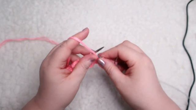 НЕЖНАЯ ЖЕНСКАЯ ШАПКА СПИЦАМИ.МАСТЕР КЛАСС. смотреть онлайн