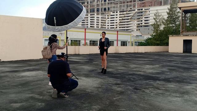 Canon Eos RP With Godox AD600 and Godox Parabolic Umbrella 130cm смотреть онлайн