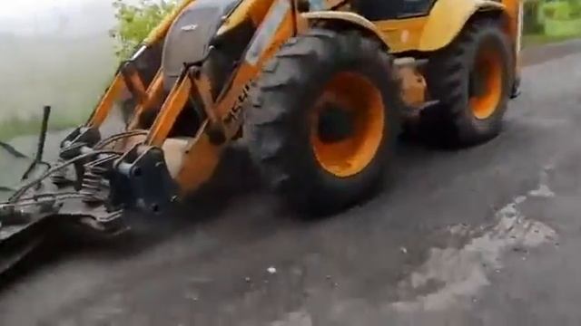 Щётка для экскаватора-погрузчика МСТ Exten Eclean 2450/700 смотреть онлайн