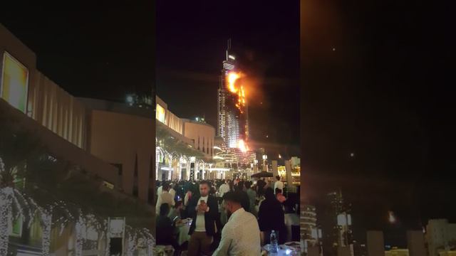 Горит здание рядом с Бурдж Халифой в Дубае смотреть онлайн