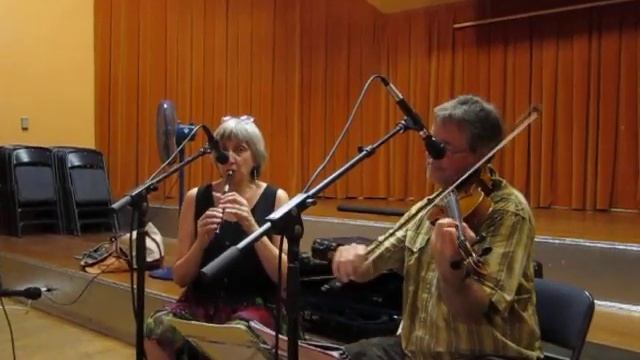"Rhapsody" at Glen Echo, MD Contradance 2011-08-05 / CALLER: Ted Hodapp смотреть онлайн