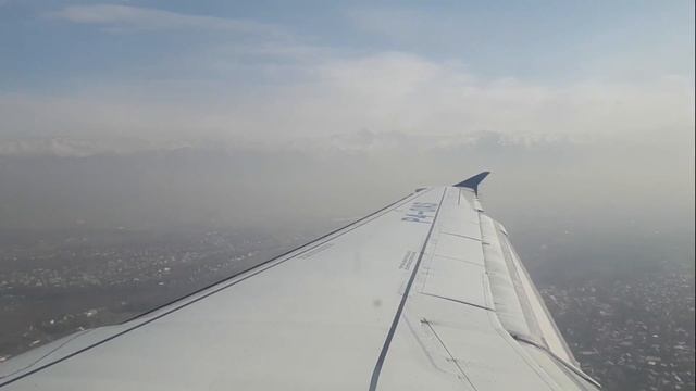 Посадка в аэропорту Алматы / Landing in airport of Almaty / Air Astana | Смог над городом смотреть онлайн