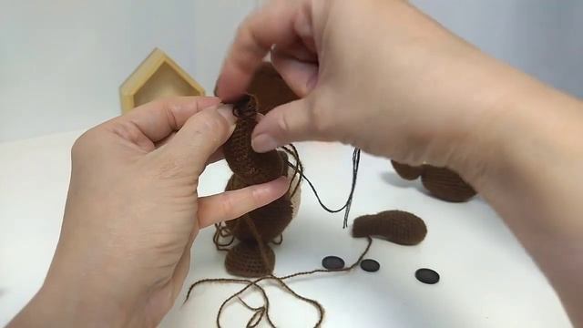 Как сделать, чтобы лапки игрушки крутились. скрытое пуговичное крепление. смотреть онлайн