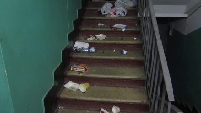 Мусор в подъезде
